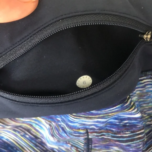 Lululemon Speed Up Shorts - Picture 3 of 4